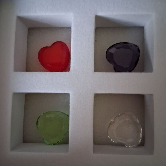 Silver Tone Heart Shaped Locket w/ 6 Interchangeable Center Hearts Stone Colors - Picture 3 of 7